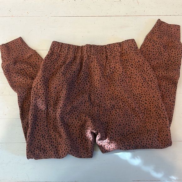 A&F leopard sweatpants, size M - Picture 7 of 7